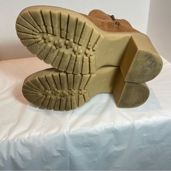 Universal Thread Women's Chunky Heel Tan Suede Ankle Boots - Picture 7 of 10